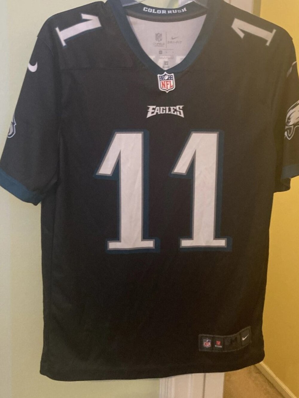 Nike Dri-Fit NFL Philadelphia Eagles Carson Wentz #11 Jersey Size Men’s Medium